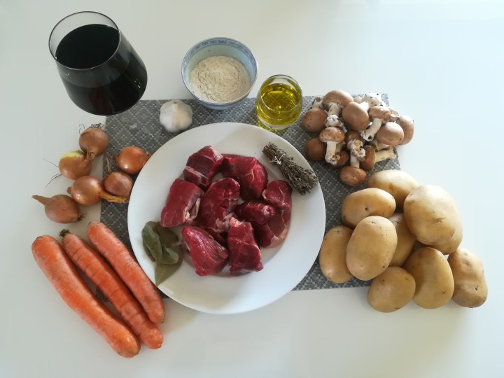 Les ingrédients pour le boeuf bourguignon