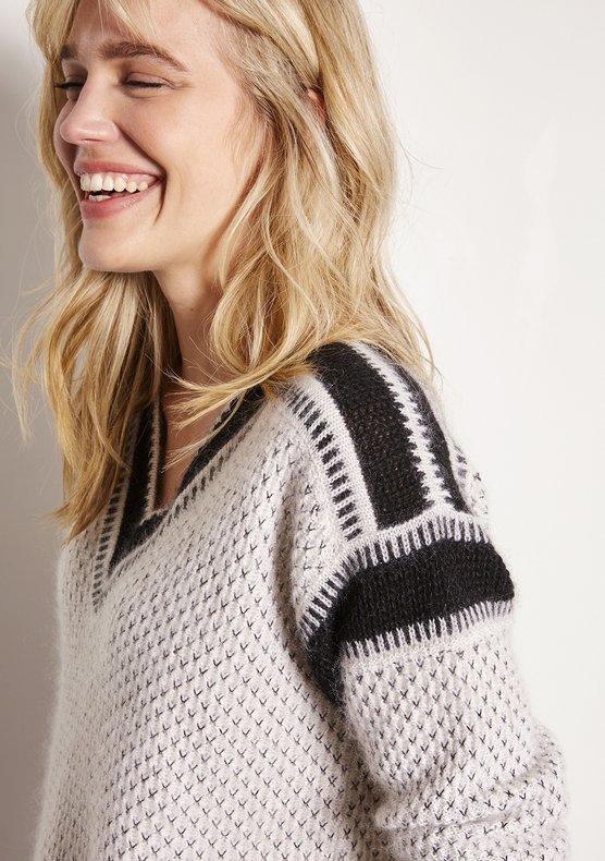 Pull Shana Fantaisie off white noir Ekyog