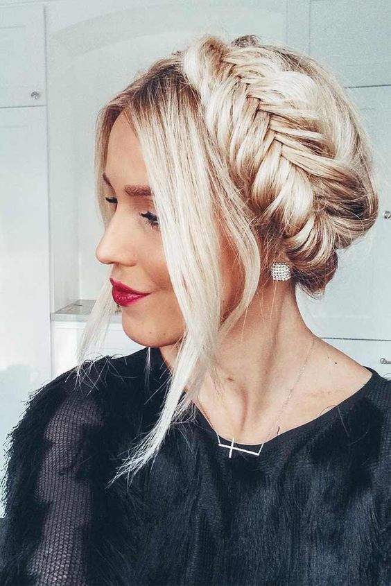 Tresse en épi coiffure fêtes Noel