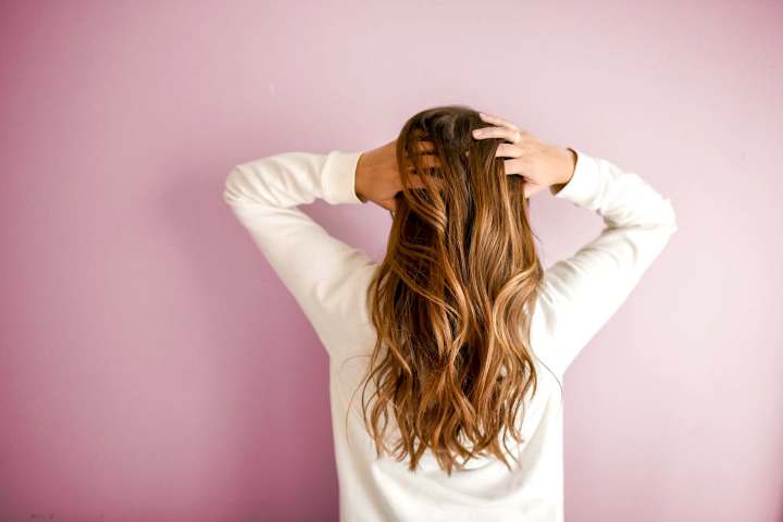 Comment avoir des cheveux brillants&nbsp;naturellement?