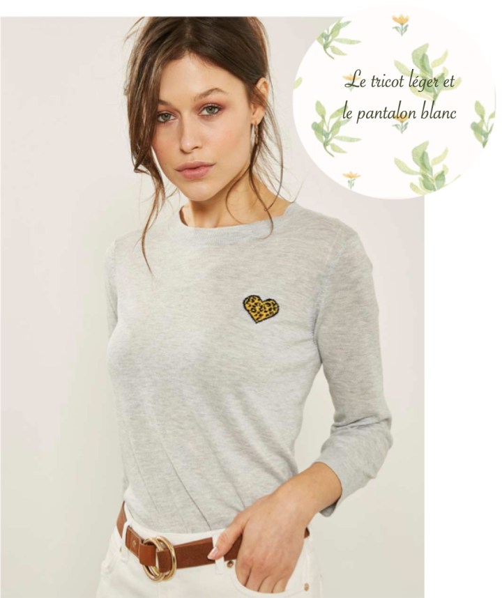 Le tricot léger et le pantalon blanc